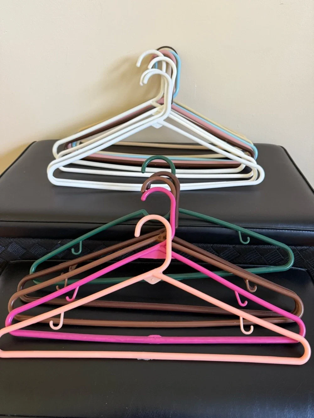 15Pack Mix Plastic Hangers Notched Durable Clothes Storage Organizer Multicolor